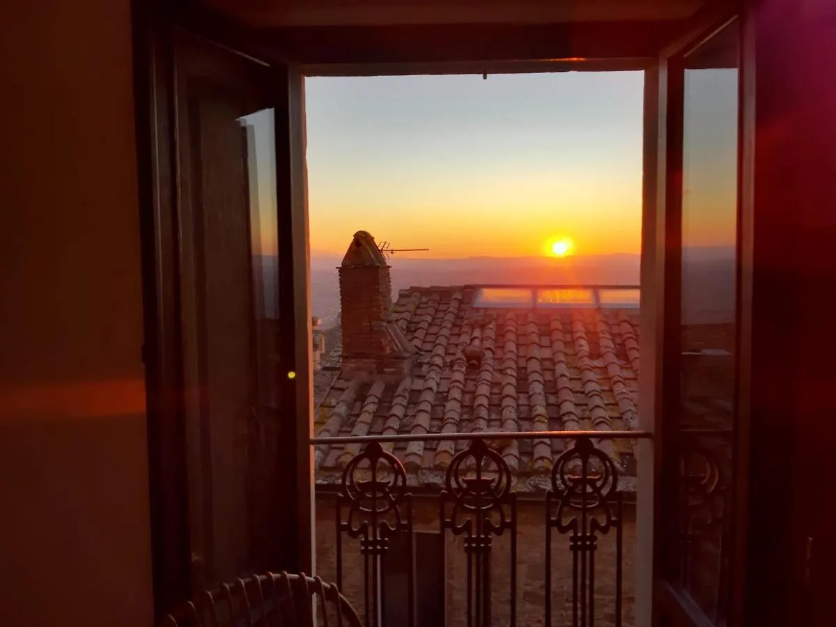 Cortona'S Rooftop Nest Apartment